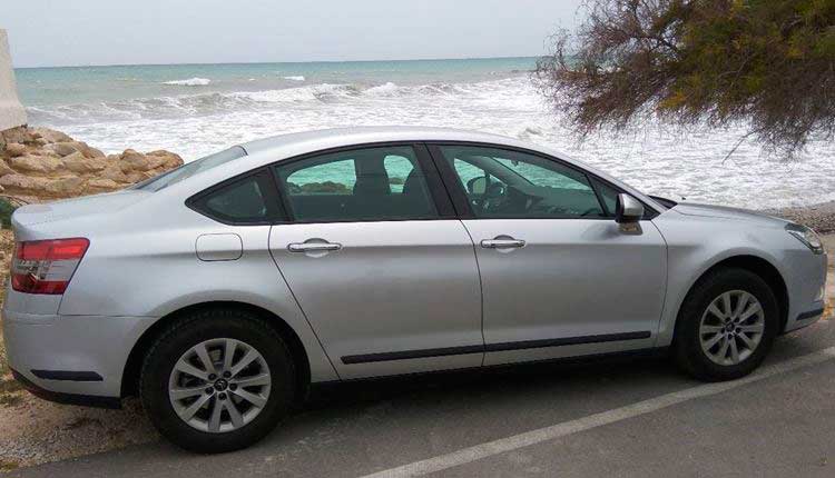 Transfers and taxis in an economic vehicle for 4 passengers from Almería Airport to Bendiorm.