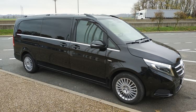 Mercedes V Class vehicle used for executive and VIP service for transfers between the Valencia Joaquín Sorolla AVE train station and Benidorm.